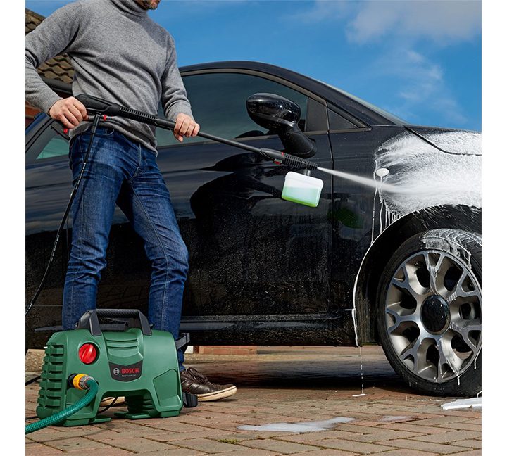Máy rửa xe Bosch Aquatak Bosch 110 phù hợp với nhiều công việc xịt rửa