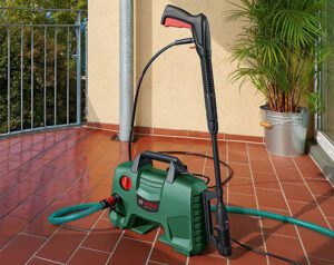 Máy rửa xe Bosch EasyAquatak 110 thiết kế gọn nhẹ, dễ bảo quản, dễ di chuyển