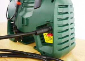 Vị trí cắm dây áp lực, nơi nguồn nước ra trang bị phía sau EasyAquatak 110