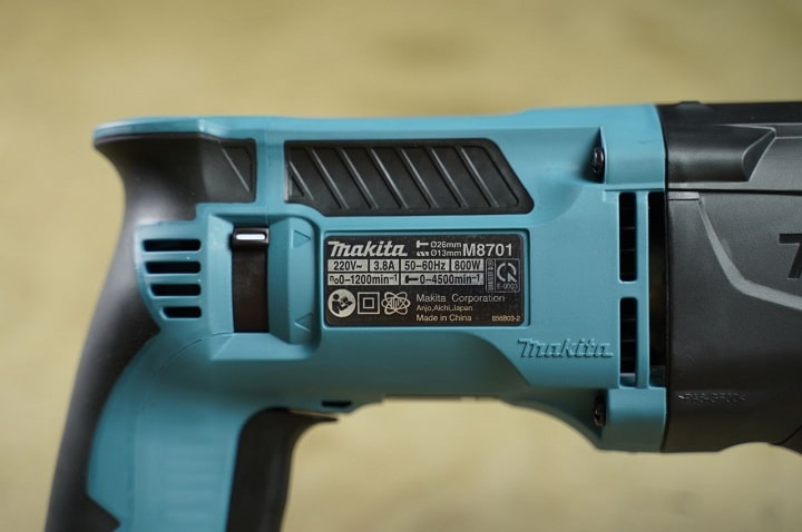 Makita 8701B khoan mạnh mẽ,hoạt động ổn định