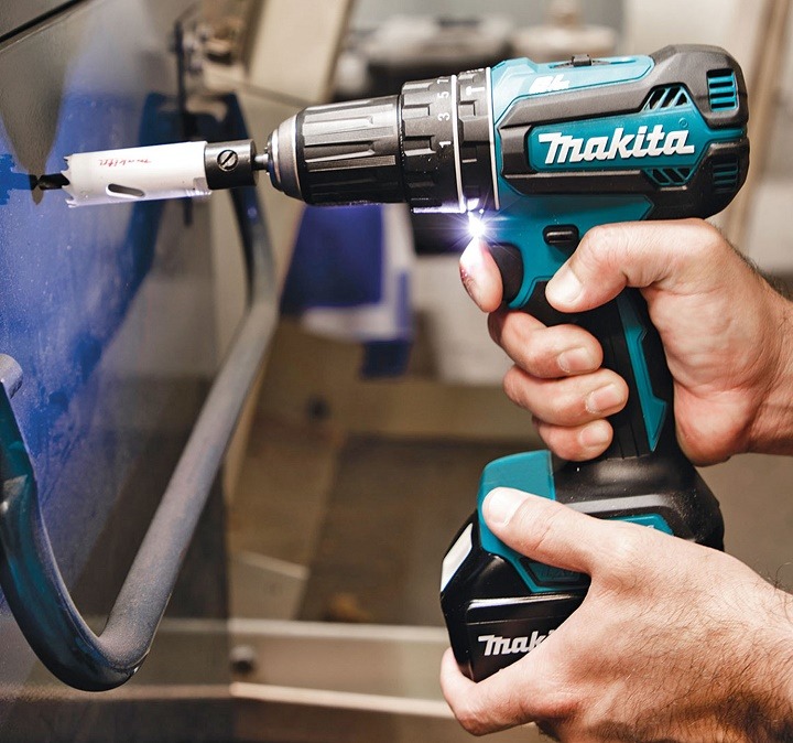 Makita DHP485SFE hoạt động mạnh mẽ trơn tru
